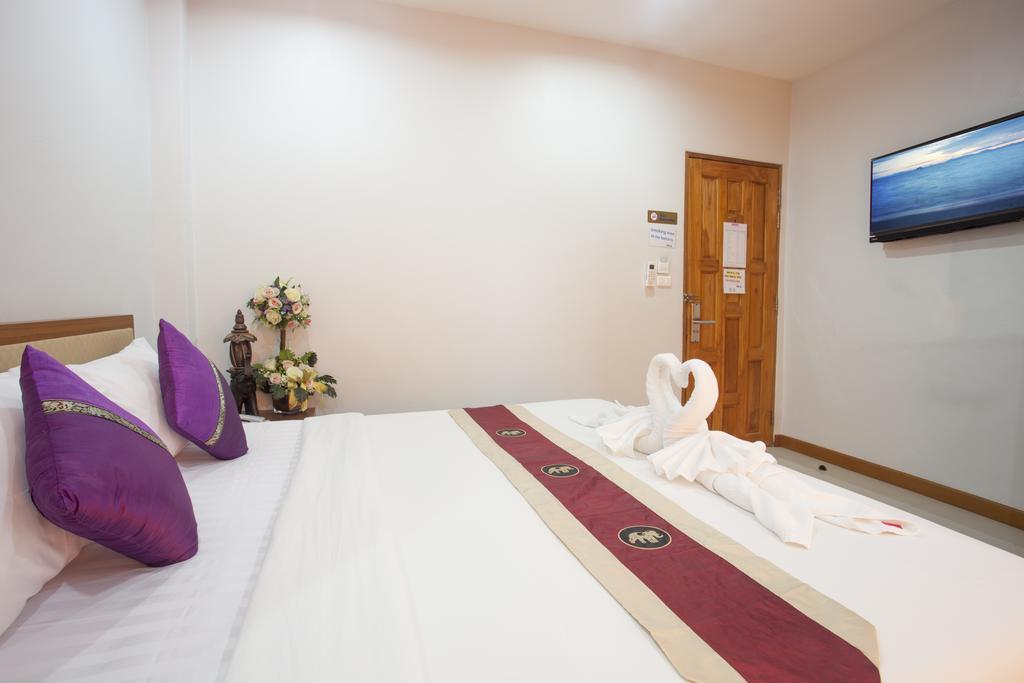 Hip Yaya Residences Patong Exterior photo