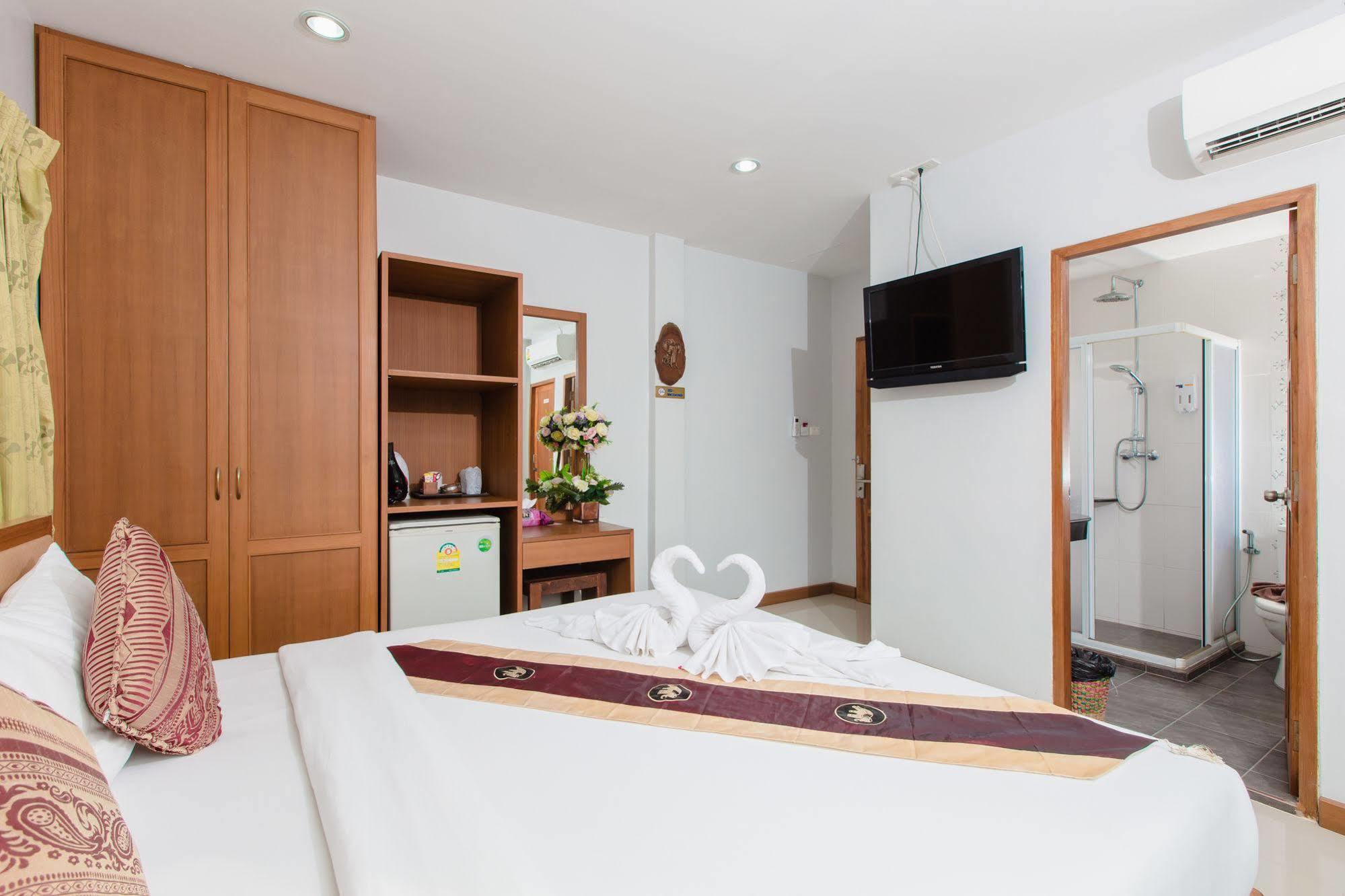 Hip Yaya Residences Patong Exterior photo