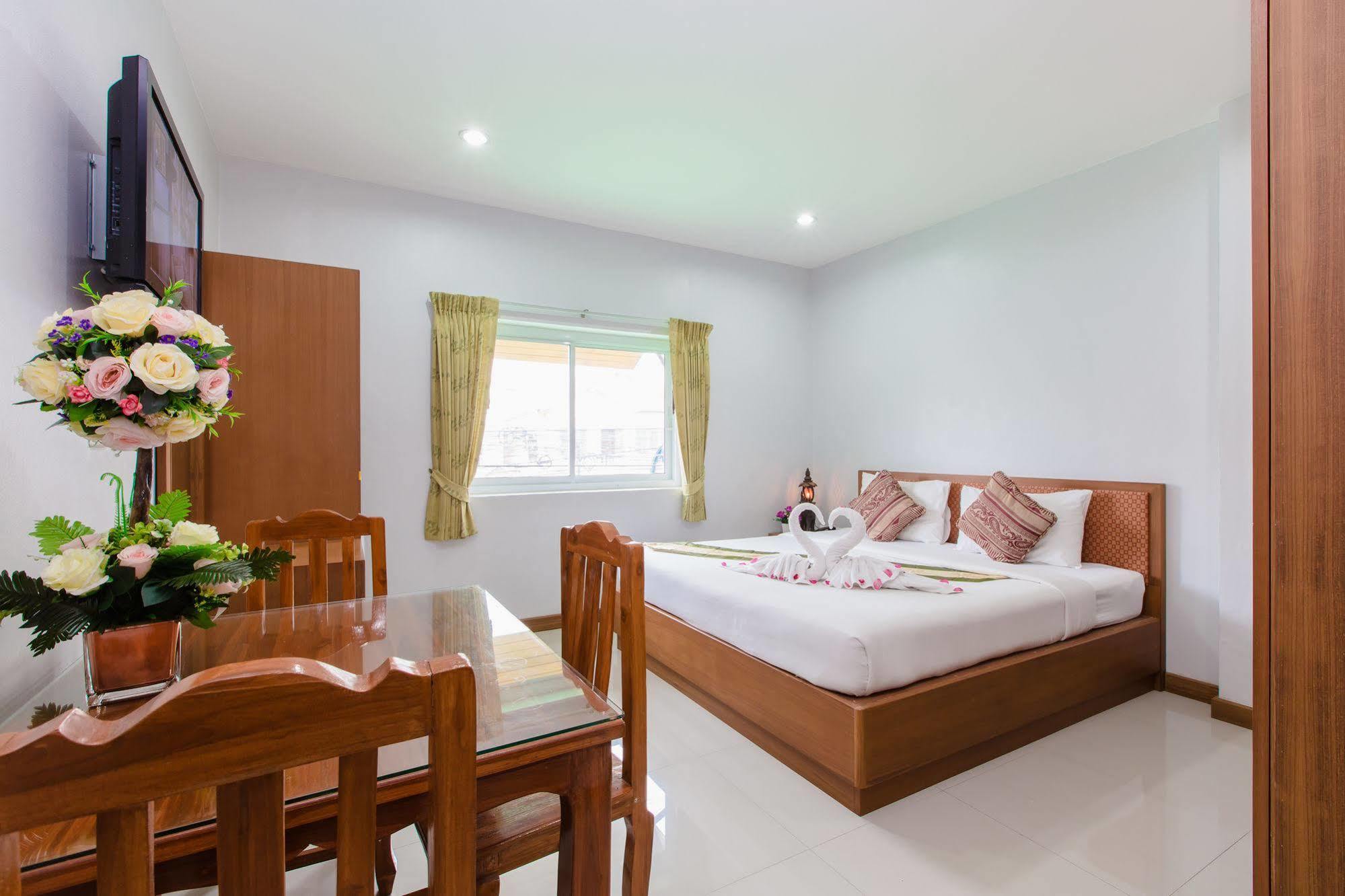 Hip Yaya Residences Patong Exterior photo