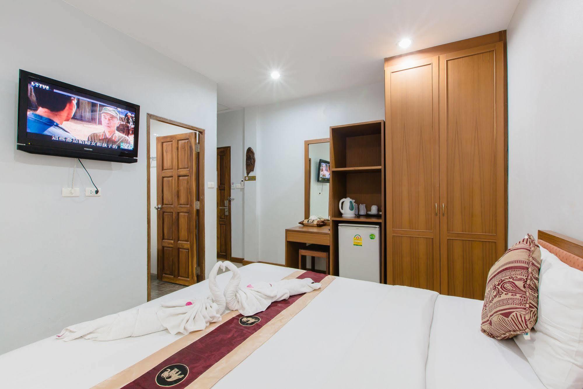 Hip Yaya Residences Patong Exterior photo