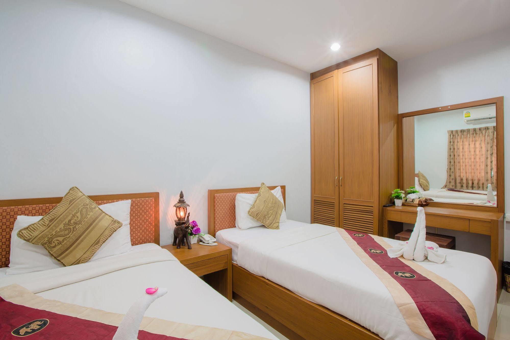 Hip Yaya Residences Patong Exterior photo