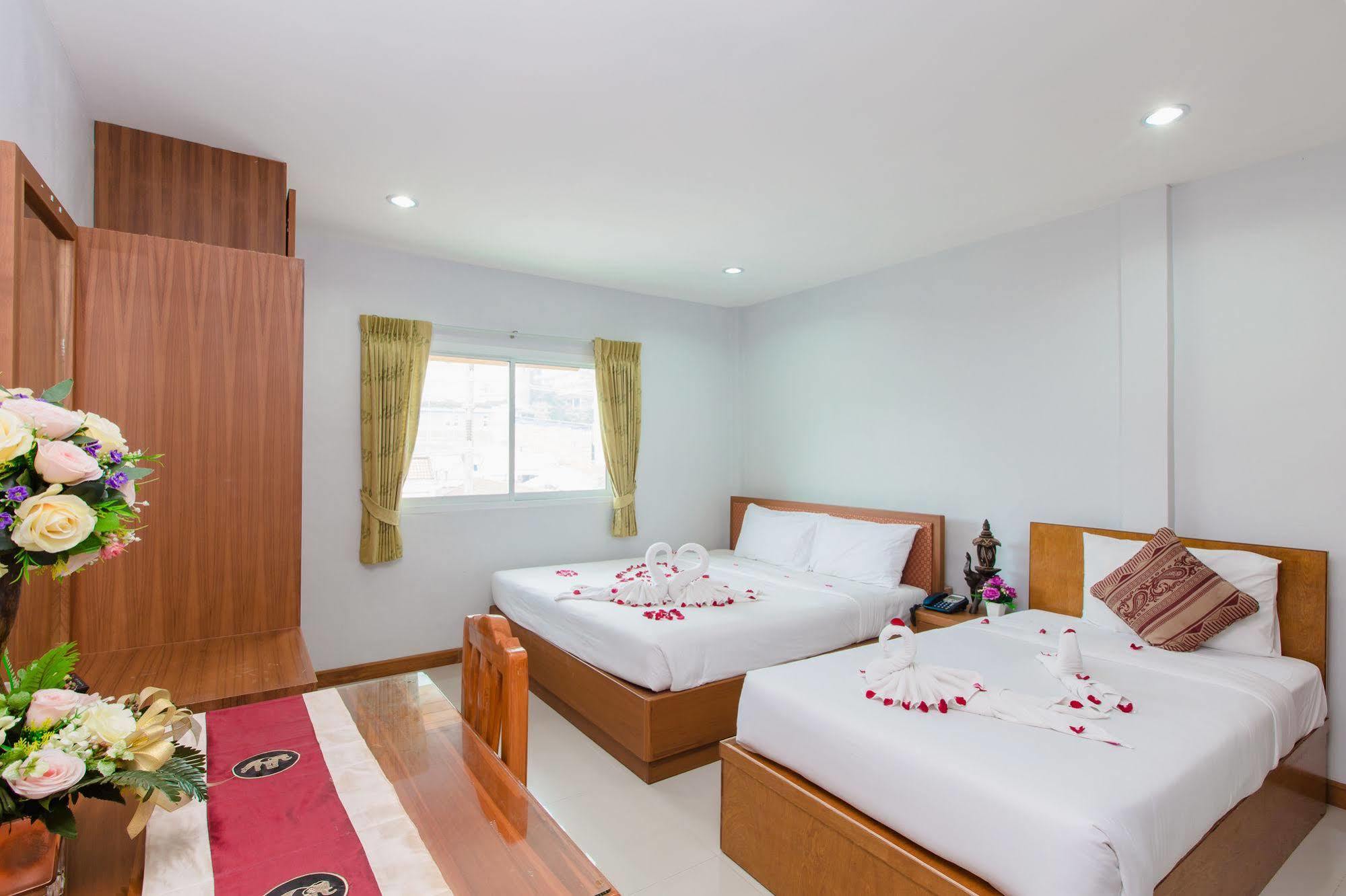 Hip Yaya Residences Patong Exterior photo